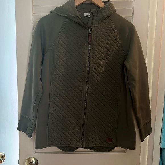 LL bean quilted size medium women’s sage green sweatshirt - Picture 1 of 3
